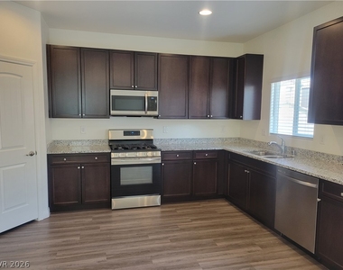 8056 Kings Guard Street - Photo Thumbnail 10