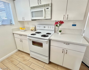 428 Beaumont Street - Photo Thumbnail 10