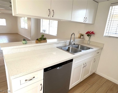 428 Beaumont Street - Photo Thumbnail 7