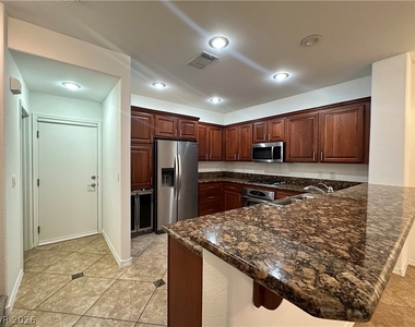 1571 Plaza Centre Drive - Photo Thumbnail 4