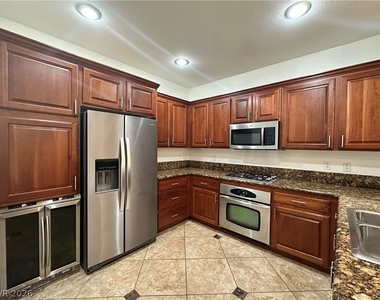 1571 Plaza Centre Drive - Photo Thumbnail 9