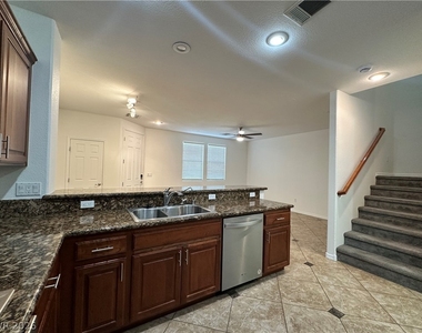 1571 Plaza Centre Drive - Photo Thumbnail 8