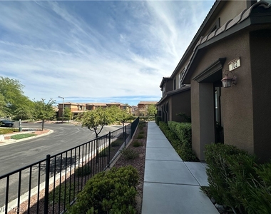 1571 Plaza Centre Drive - Photo Thumbnail 2