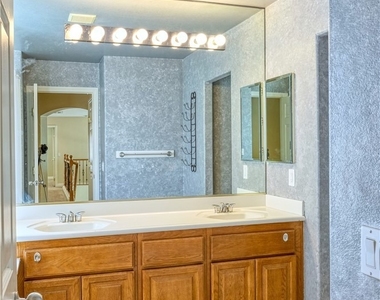 3924 Royal Scots Avenue - Photo Thumbnail 26