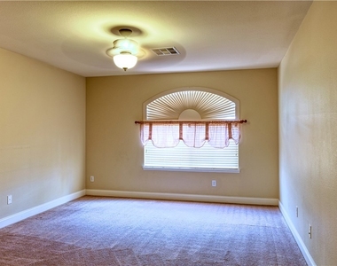 3924 Royal Scots Avenue - Photo Thumbnail 27