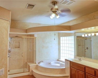 3924 Royal Scots Avenue - Photo Thumbnail 16