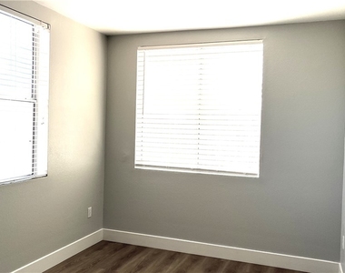 19 E Agate Avenue - Photo Thumbnail 12