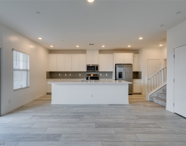 600 N Carriage Hill Drive - Photo Thumbnail 5