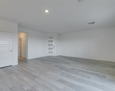 600 N Carriage Hill Drive - Photo Thumbnail 22