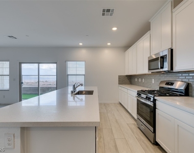 600 N Carriage Hill Drive - Photo Thumbnail 9