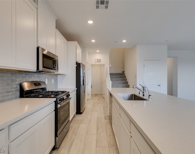 600 N Carriage Hill Drive - Photo Thumbnail 11
