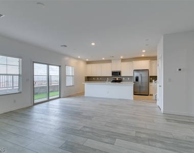 600 N Carriage Hill Drive - Photo Thumbnail 14