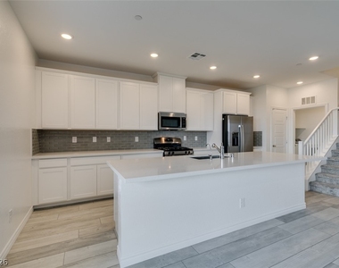 600 N Carriage Hill Drive - Photo Thumbnail 8