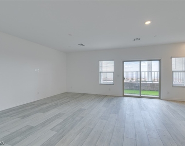 600 N Carriage Hill Drive - Photo Thumbnail 16
