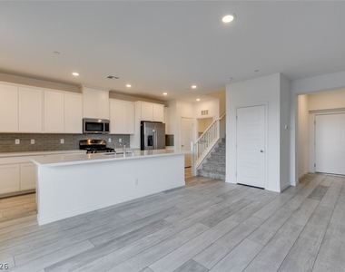 600 N Carriage Hill Drive - Photo Thumbnail 6