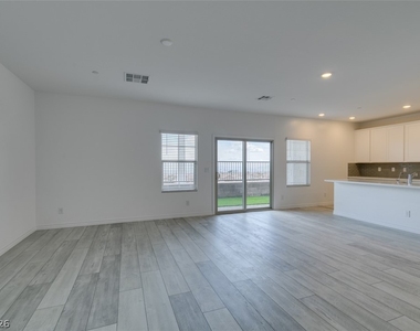 600 N Carriage Hill Drive - Photo Thumbnail 13