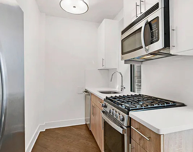 226 East 70th Street - Photo Thumbnail 1