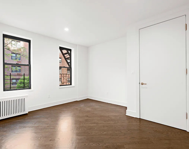226 East 70th Street - Photo Thumbnail 4
