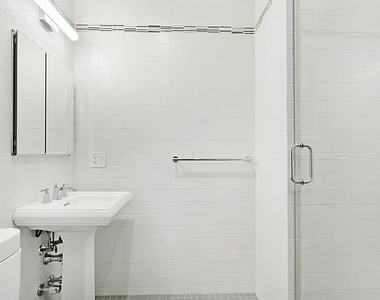 226 East 70th Street - Photo Thumbnail 6