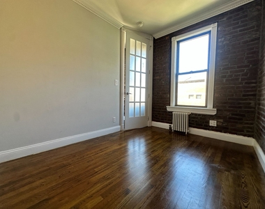 East 13th Street - Photo Thumbnail 4