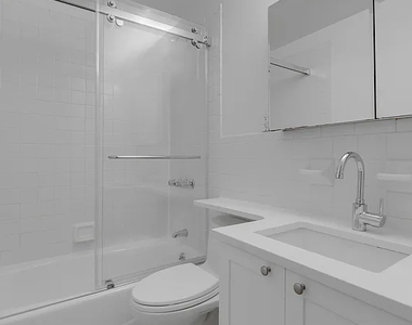 121 Madison Avenue - Photo Thumbnail 8
