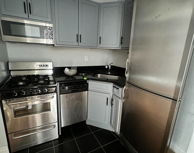 East 13th Street - Photo Thumbnail 6