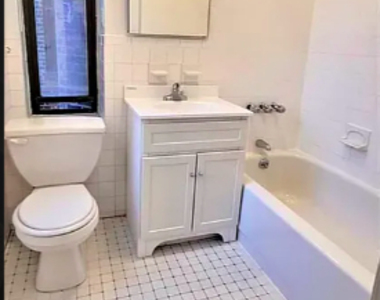 247 East 62nd Street - Photo Thumbnail 4