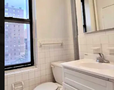 247 East 62nd Street - Photo Thumbnail 5