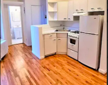 247 East 62nd Street - Photo Thumbnail 2