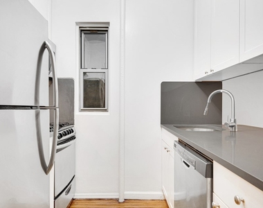 East 31st Street - Photo Thumbnail 3