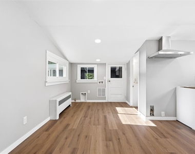 19 Camp Street - Photo Thumbnail 3