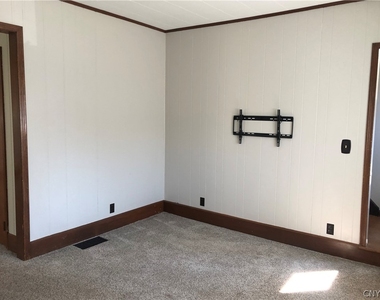 708 Schuyler Street - Photo Thumbnail 6