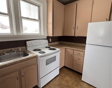 309 Mullin Street - Photo Thumbnail 3