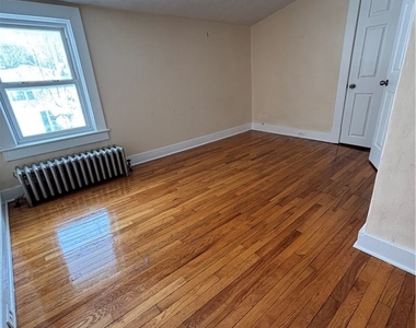 309 Mullin Street - Photo Thumbnail 4