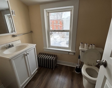 309 Mullin Street - Photo Thumbnail 6