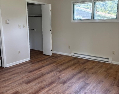 110 Brentwood Drive - Photo Thumbnail 8