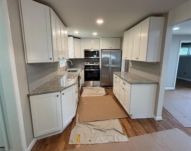 110 Brentwood Drive - Photo Thumbnail 4