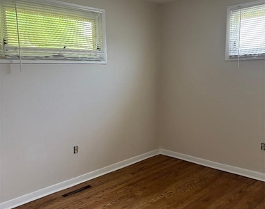 110 Brentwood Drive - Photo Thumbnail 7