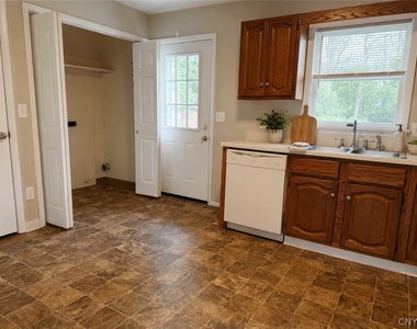 519 E Hoard Street - Photo Thumbnail 5