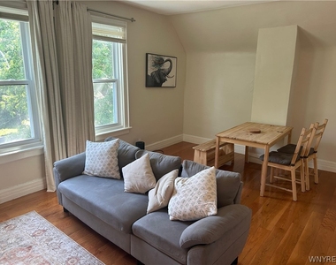 40 Lisbon Avenue - Photo Thumbnail 4
