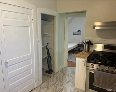 40 Lisbon Avenue - Photo Thumbnail 10