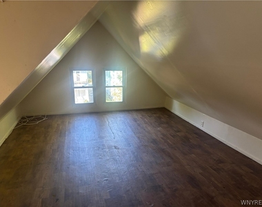 40 Lisbon Avenue - Photo Thumbnail 22