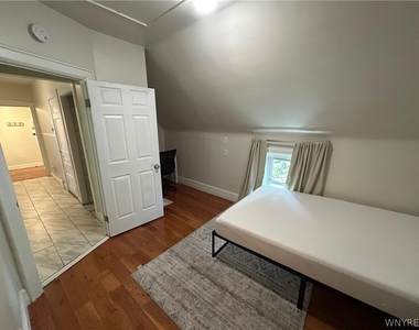 40 Lisbon Avenue - Photo Thumbnail 13