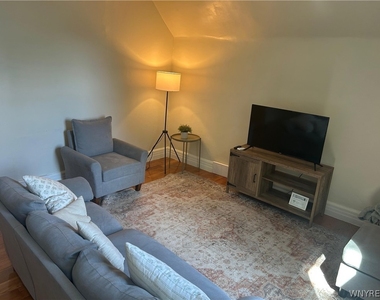 40 Lisbon Avenue - Photo Thumbnail 3