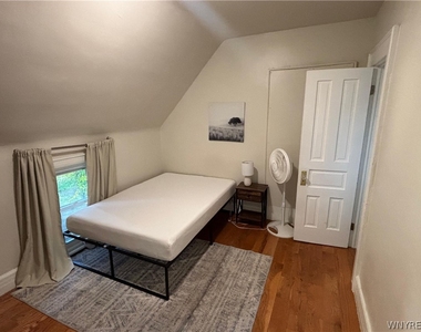 40 Lisbon Avenue - Photo Thumbnail 12