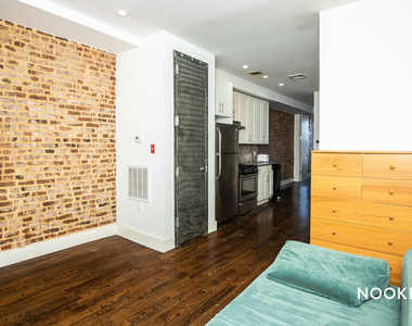 558 Kosciuszko Street - Photo Thumbnail 8