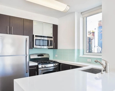 515 Ninth Avenue - Photo Thumbnail 2