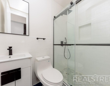 234 24th St - Photo Thumbnail 4