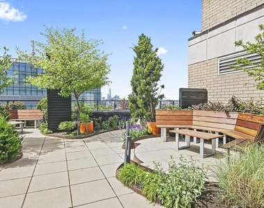 330 East 38th Street - Photo Thumbnail 5