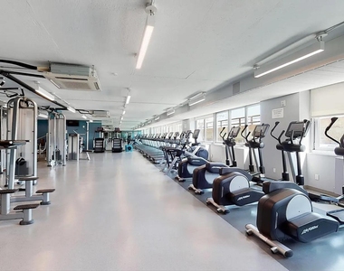 330 East 38th Street - Photo Thumbnail 6